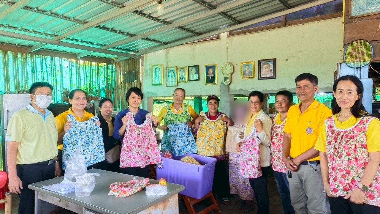 ? สพอ.บางมูลนาก จ.พิจิตร ลงพื้นที่ติดตามและสนับสนุนการดำเนินงานสมาชิกกลุ่มกองทุนพัฒนาบทบาทสตรี ที่ได้กู้ยืมเงินไปประกอบอาชีพ ?